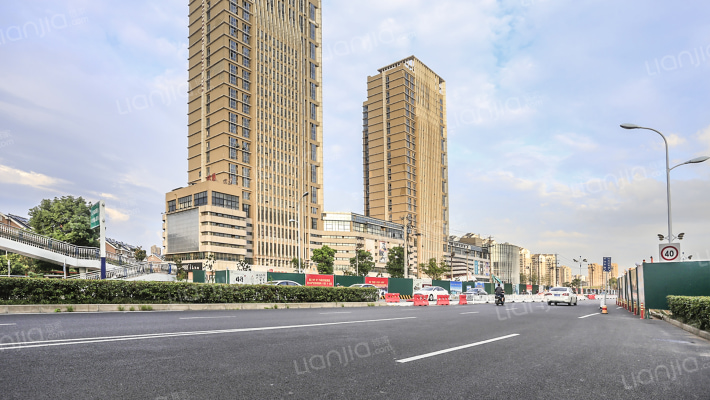 大摩华尔街生活广场外景图