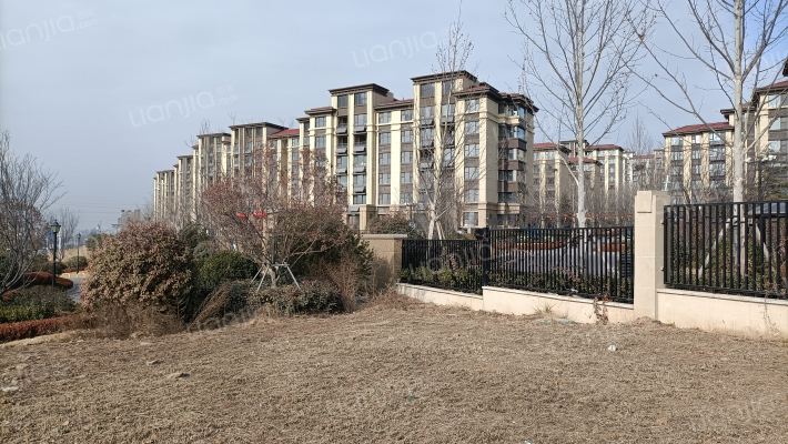 海信波尔多小镇外景图