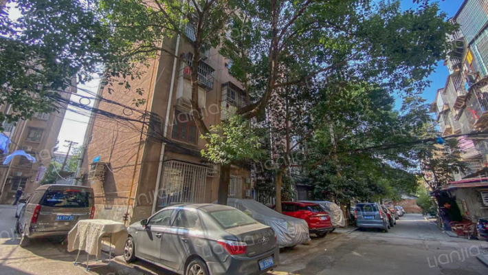 王家垅长铁外景图