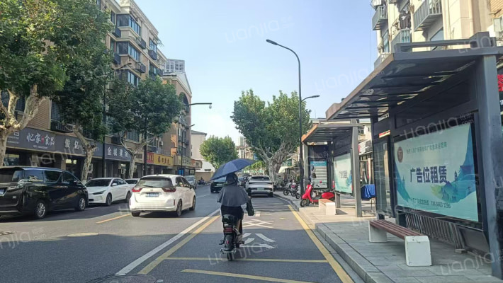 畔湖路外景图