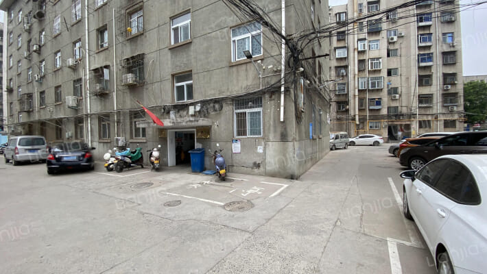 卫生路11-1号院外景图