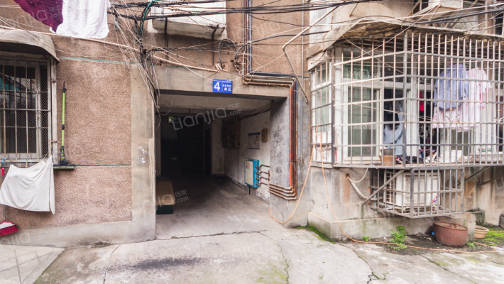 机电宿舍外景图