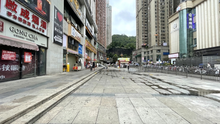 金融大厦外景图