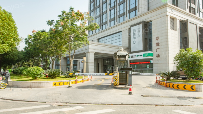 华隆广场外景图