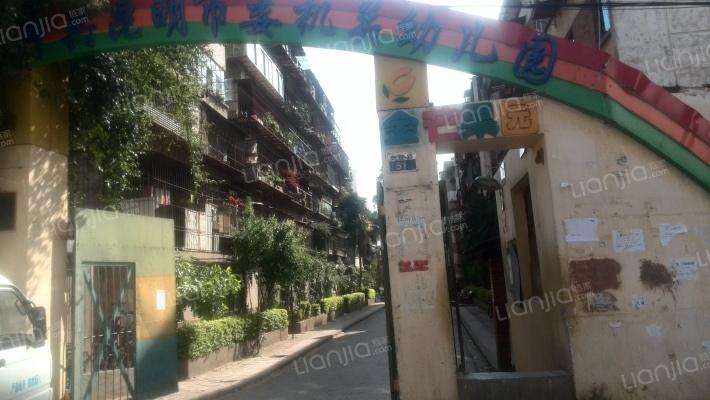 公交宿舍外景图