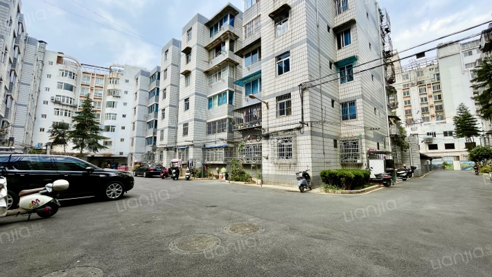 国贸二期外景图