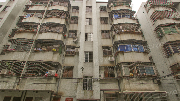 沙朗教师楼外景图