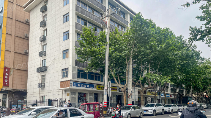 灯具厂家属院外景图