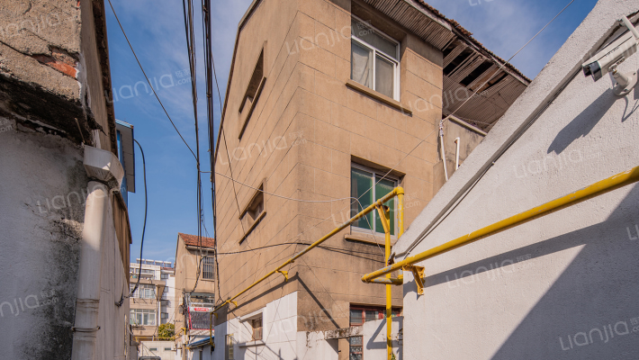水泥厂宿舍楼外景图