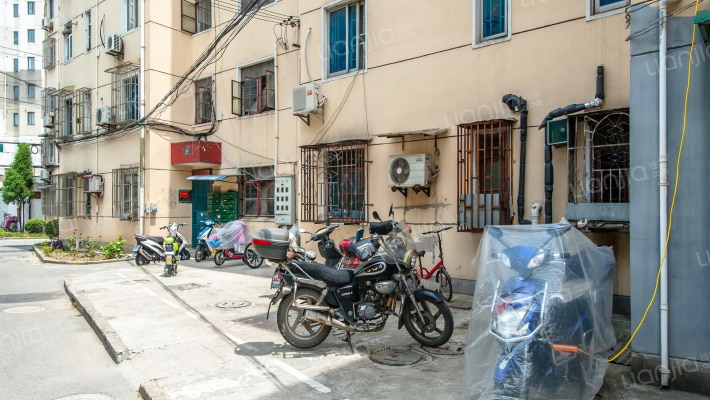 塔城路800弄外景图