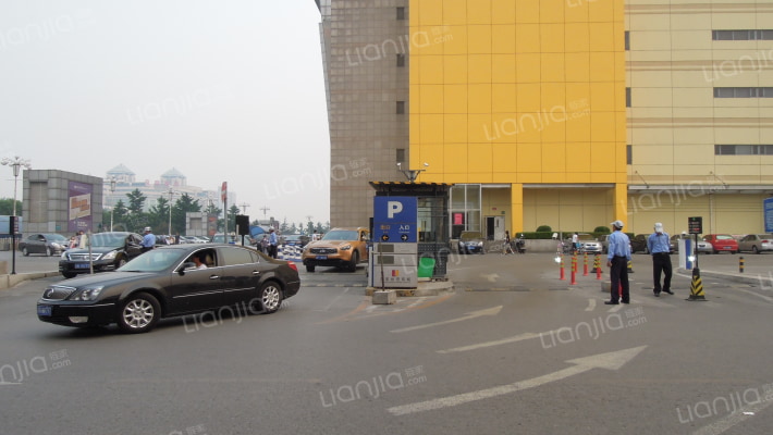 百荣世贸商城外景图