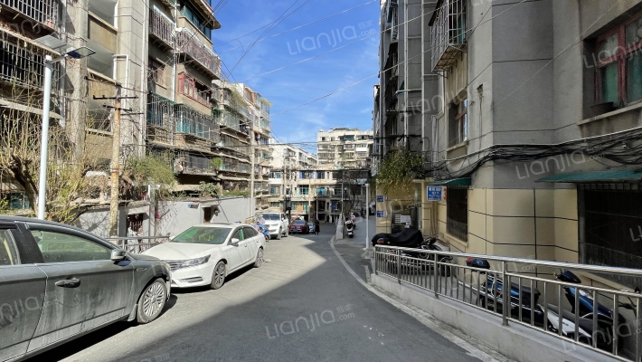 朝阳洞路123号外景图