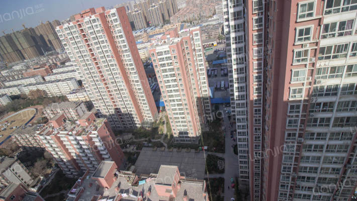 大学南郡外景图