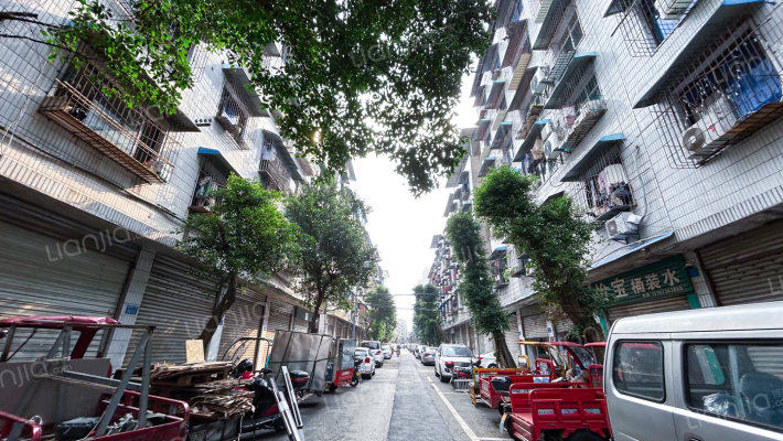 皮鞋城北一街74号外景图