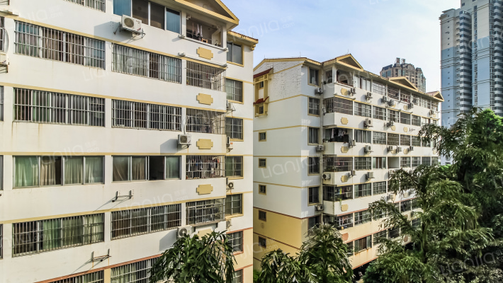 香城公寓外景图