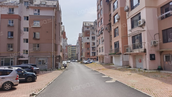 启新山水外景图