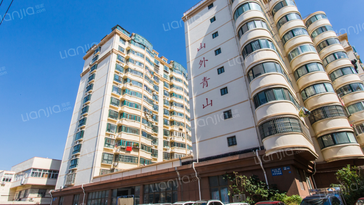 山外青山外景图