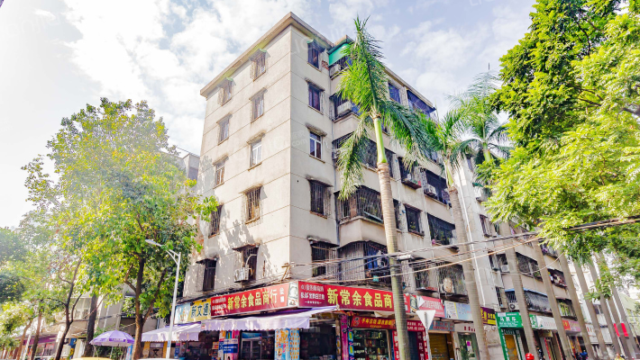 天湖上街外景图