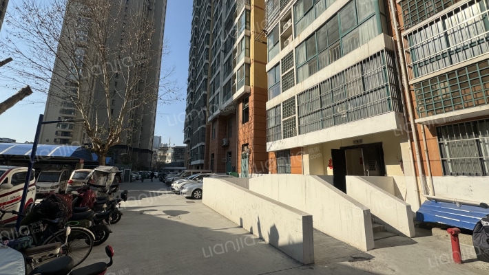 博爱大厦外景图