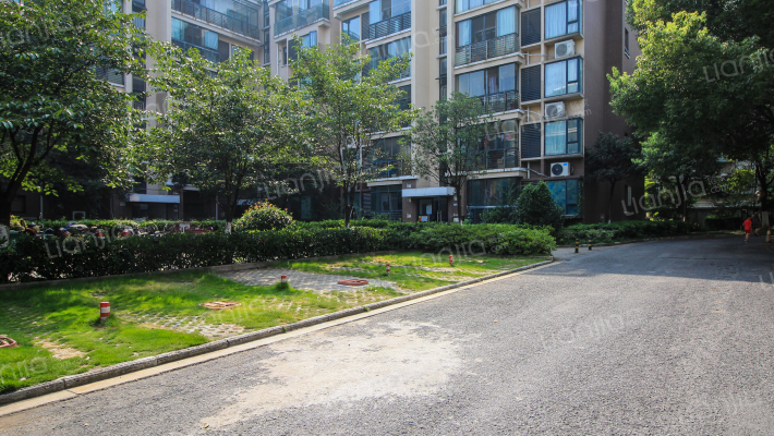 民发半山逸品外景图