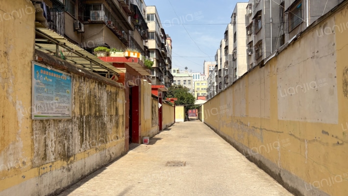 解放路四巷工商局家属院外景图