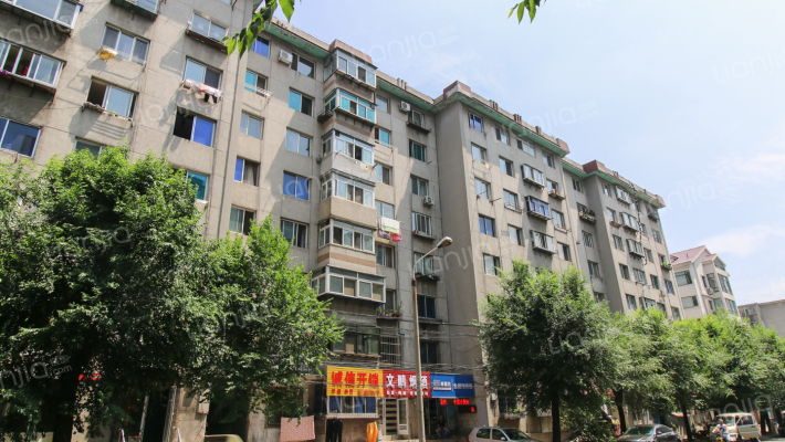 铁路八千平小区外景图