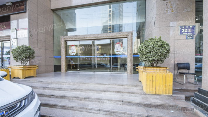 财富广场外景图