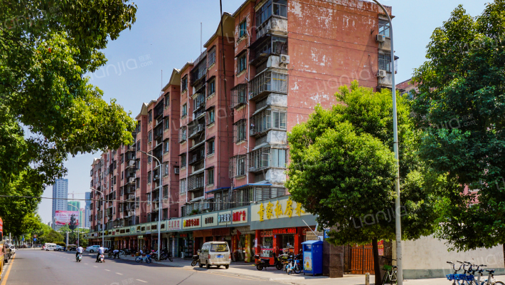 水岸丽湾小区外景图