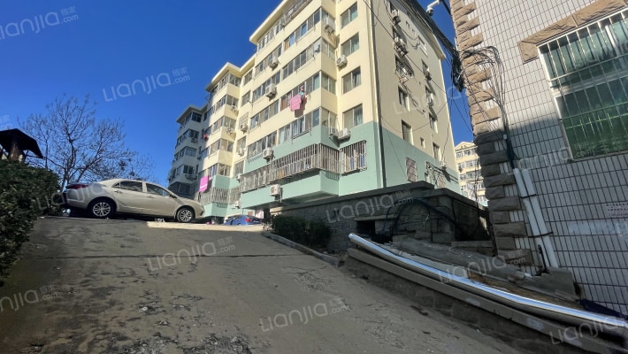 清泉寨村供销社楼外景图