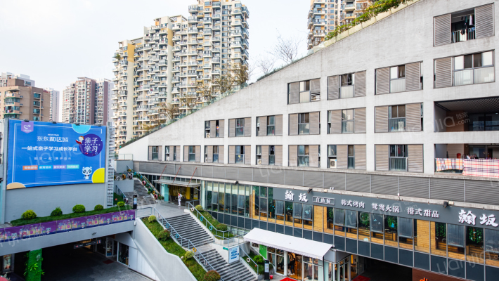 和达东东城外景图