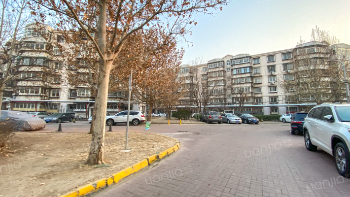 三和温泉花园人和园外景图