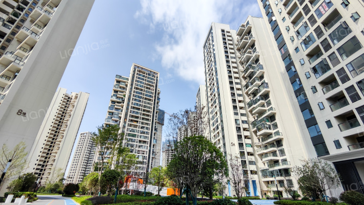 经开吾悦广场外景图