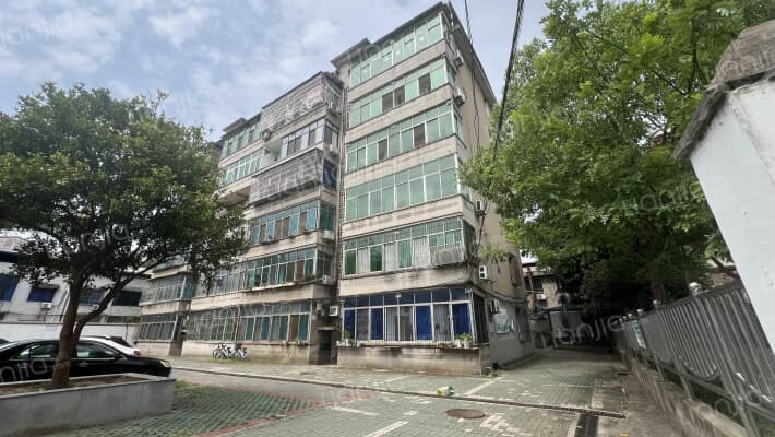 交通警察黄州大队宿舍外景图