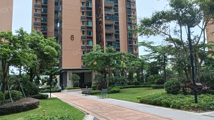 海伦堡湖心里外景图