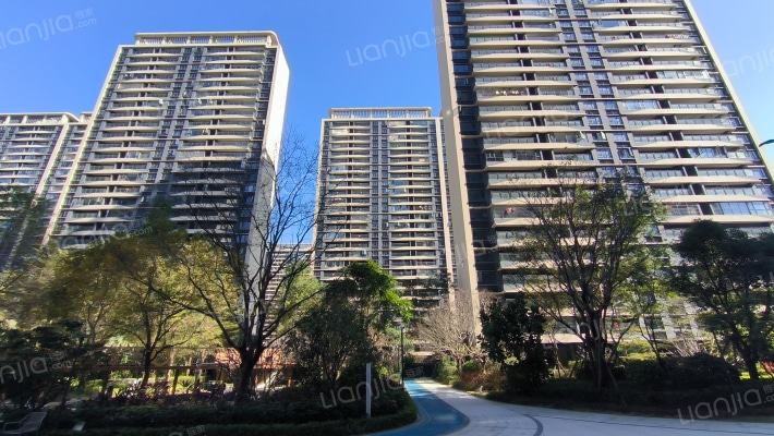 铂钻花园外景图