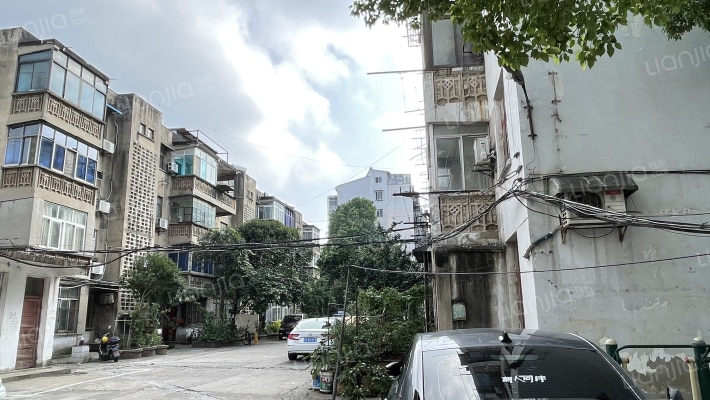 仪表元件厂家属院外景图