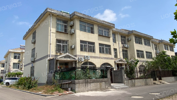 宝石山庄外景图