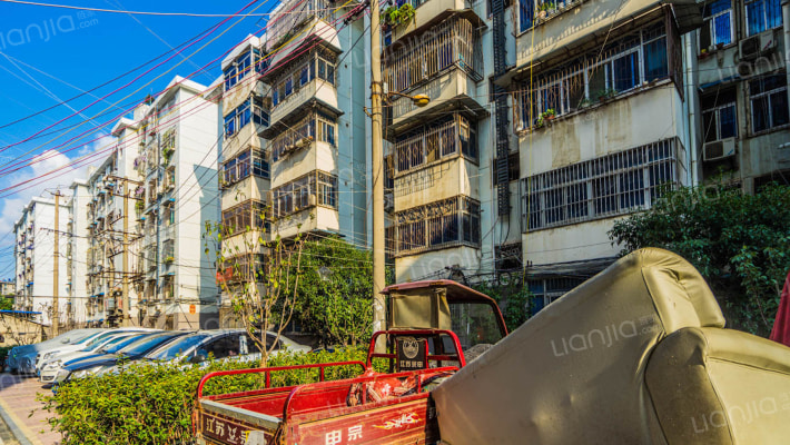 群力新村外景图