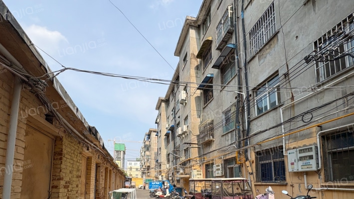 市农机厂营宿楼外景图