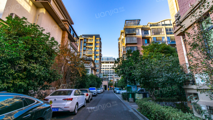 江南春城外景图