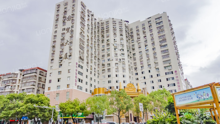 国贸大厦主楼外景图