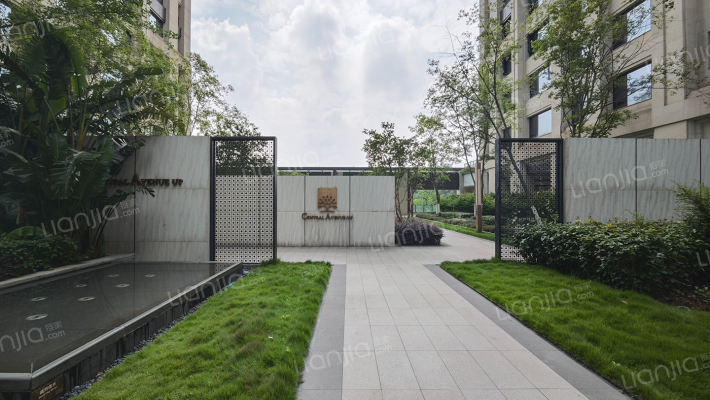 公园大道上外景图