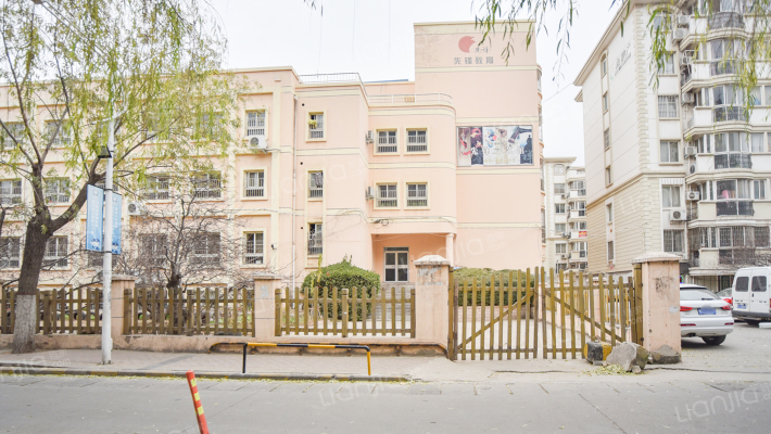 21世纪新楼中楼外景图