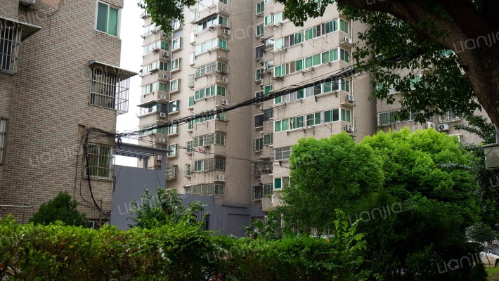 春天花园外景图