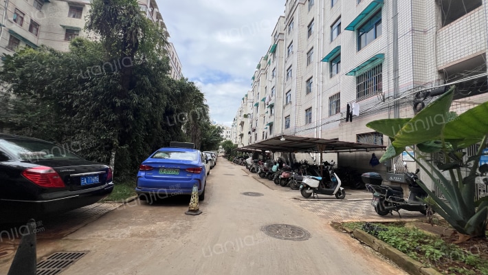 亚龙小区东区外景图