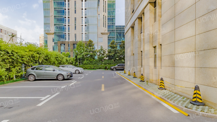 方中大厦外景图