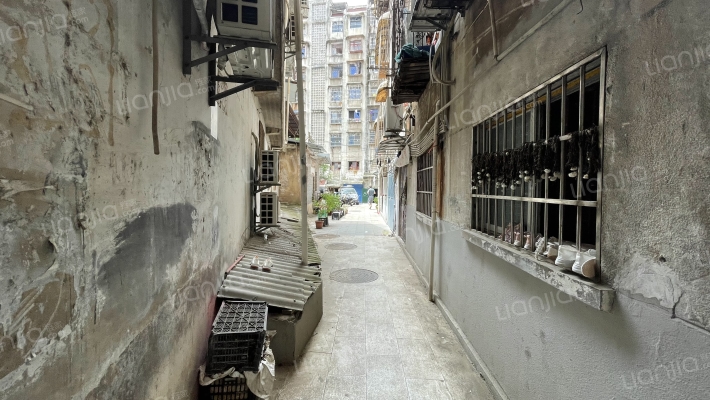 花溪区霞晖路外景图