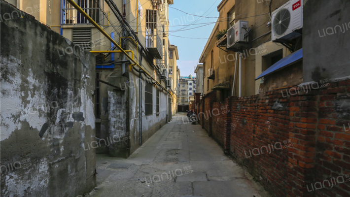 郊区政府宿舍外景图