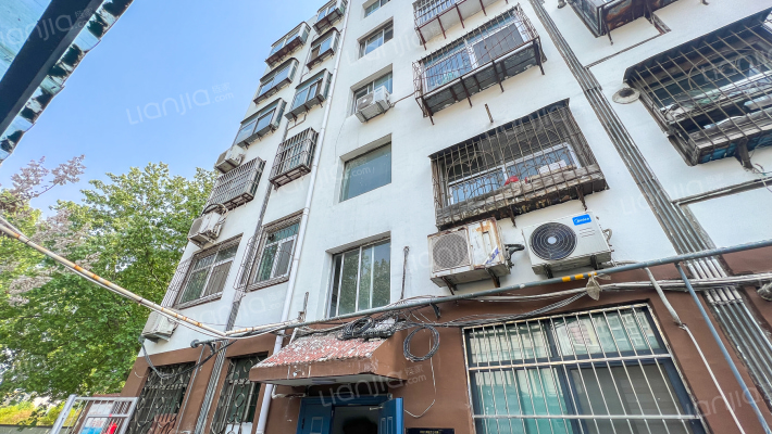 第八宿舍外景图