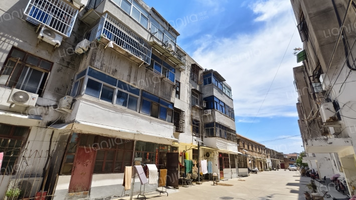 房产工程处院内宿舍外景图